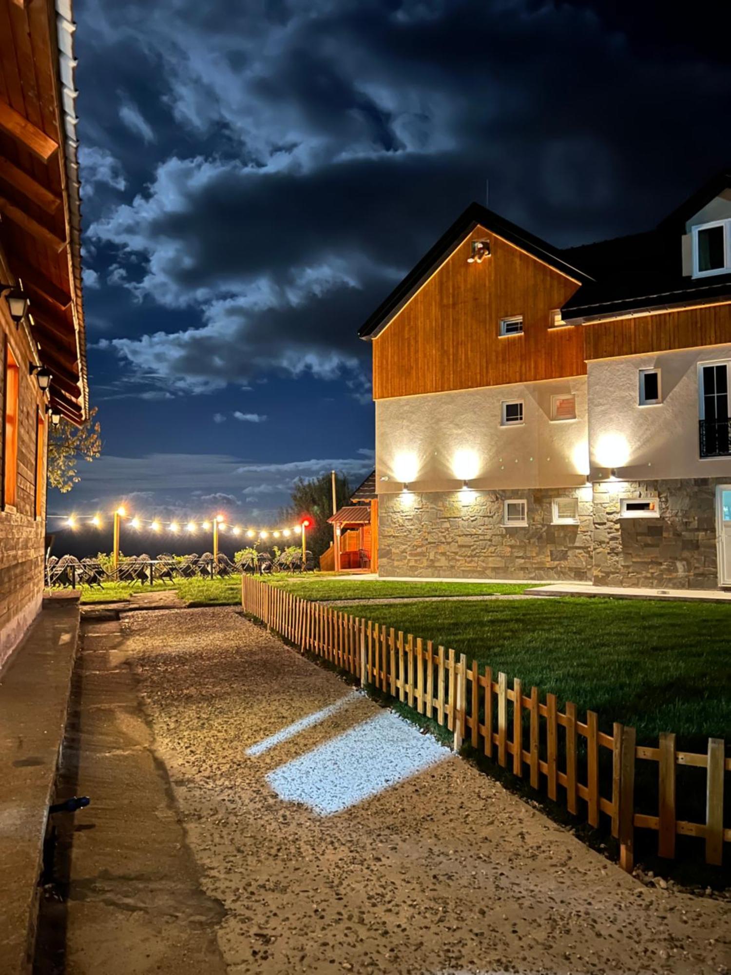 Chestnut Hill Hotel Bajram Curri Exterior photo